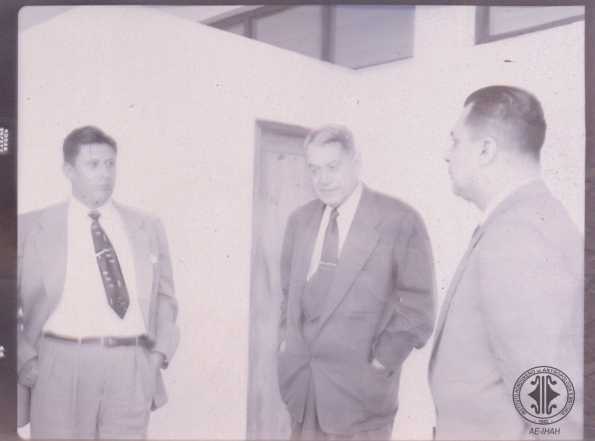 Juan Manuel Gálvez con dos caballeros